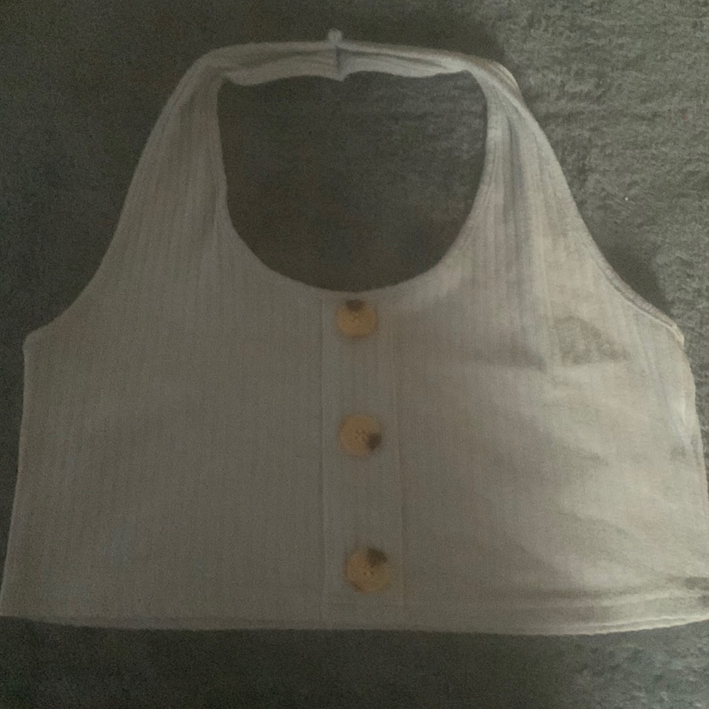 I’m selling this ROMWE tank I just don’t wear it anymore :)